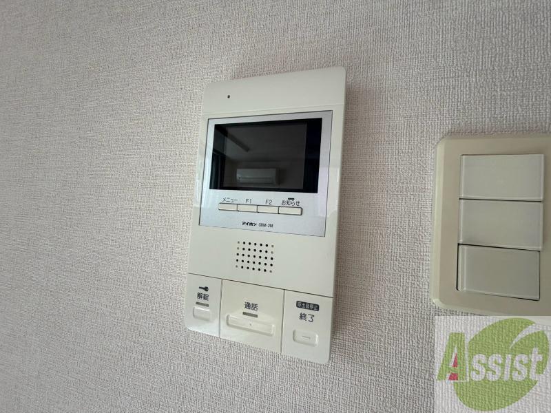 セキュリティ　モニターホンなので来客様の顔が見れます。安心ですね！