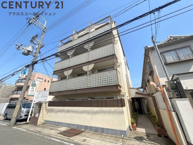 建物外観　居住者専用のごみ置き場があります。