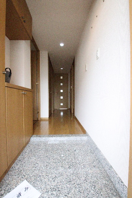 玄関　同建物内別室の参考写真です。※現況優先