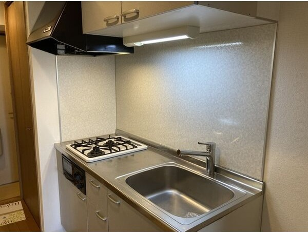 キッチン　※写真は同じマンションの違う部屋のものになります。