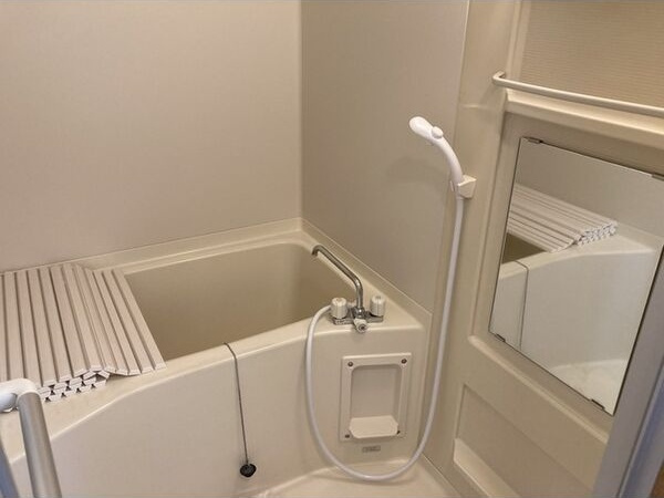 バス・シャワールーム　※写真は同じマンションの違う部屋のものになります。