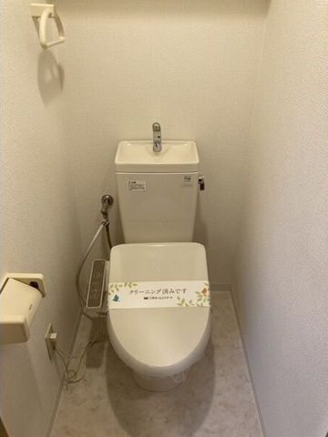 トイレ　※写真は同じマンションの違う部屋のものになります。
