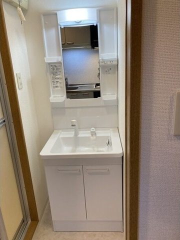 洗面設備　※写真は同じマンションの違う部屋のものになります。