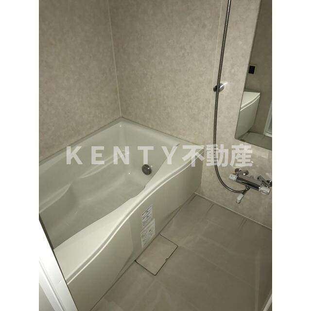 バス・シャワールーム　コンパクトで使いやすいお風呂です