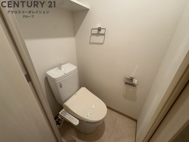 トイレ　温水洗浄便座付きのトイレです♪