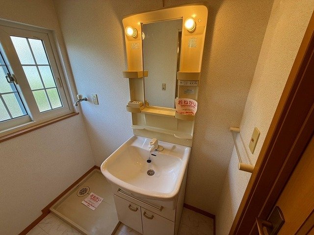 洗面設備　コンパクトで使いやすい洗面所