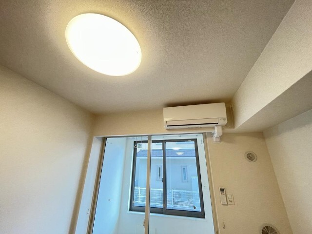 その他設備　エアコン、照明付き