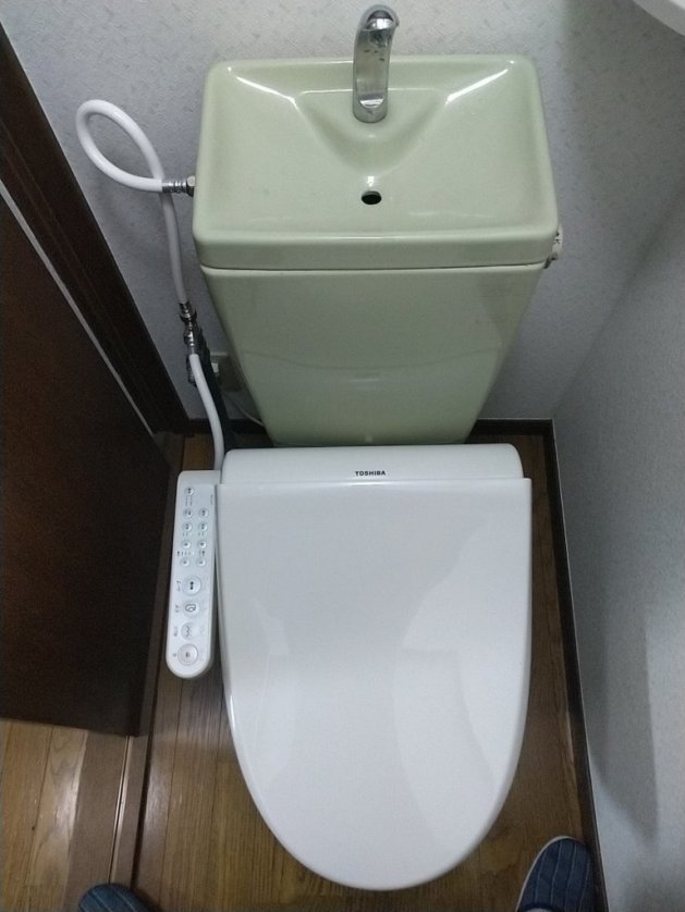 トイレ　温水洗浄便座