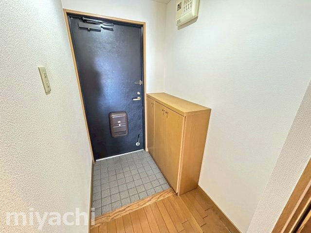 ＪＲ牟岐線 二軒屋駅 徒歩12分 7階建 築31年の玄関写真