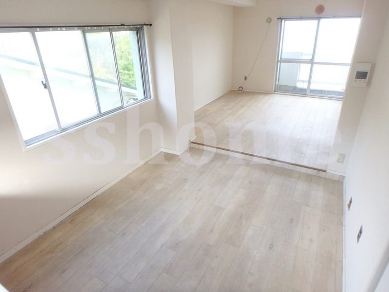 居室・リビング　2面採光の明るいお部屋です♪