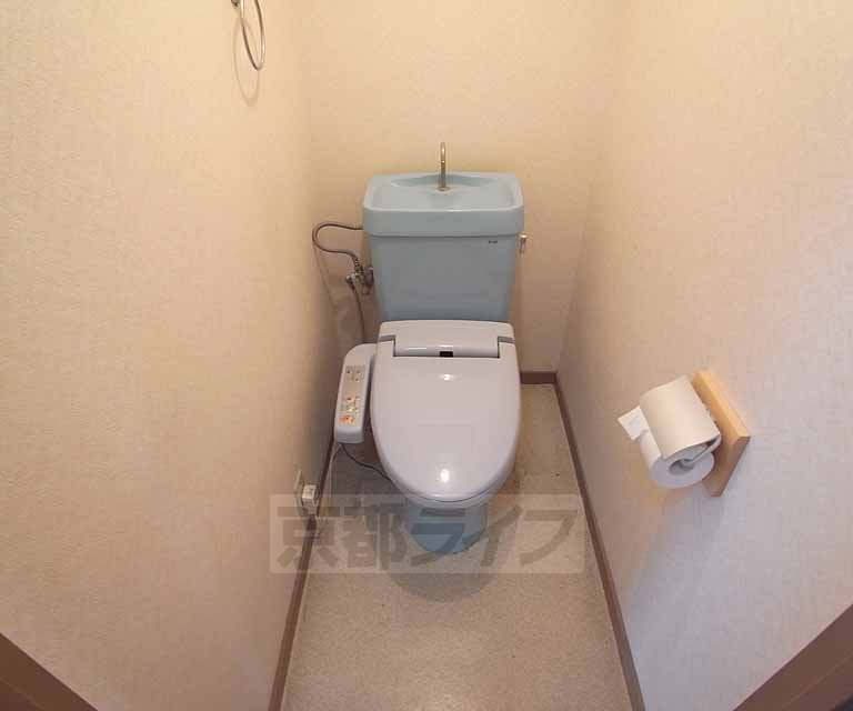 阪急京都線 東向日駅 徒歩8分 3階建 築46年のトイレ写真