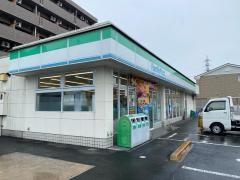 コンビニ　ファミリーマート楽山店（コンビニ）まで100m