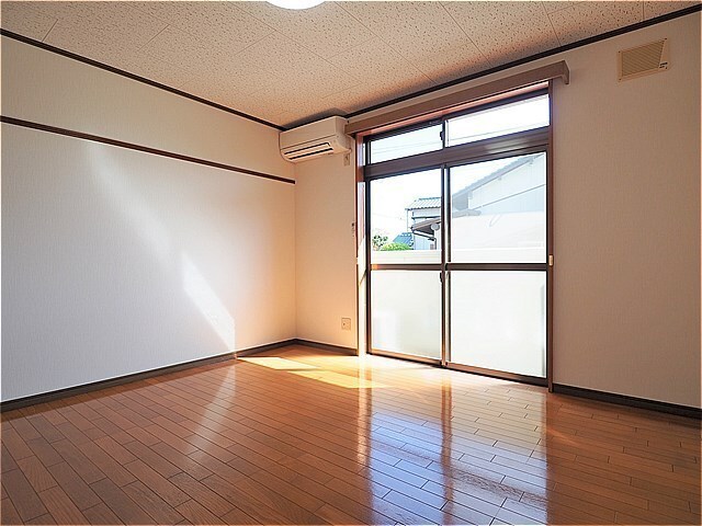 ハイツ里の居間写真