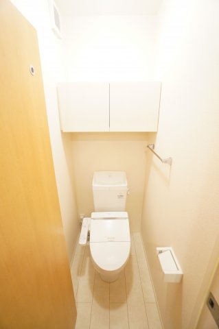 トイレ　※同物件・反転タイプの写真です。
