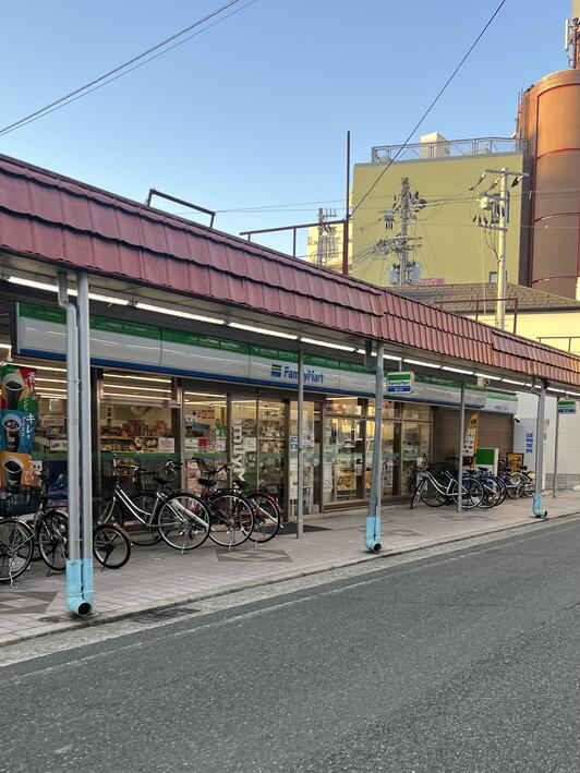 コンビニ　ファミリーマート甲子園口三丁目店（コンビニ）まで76m