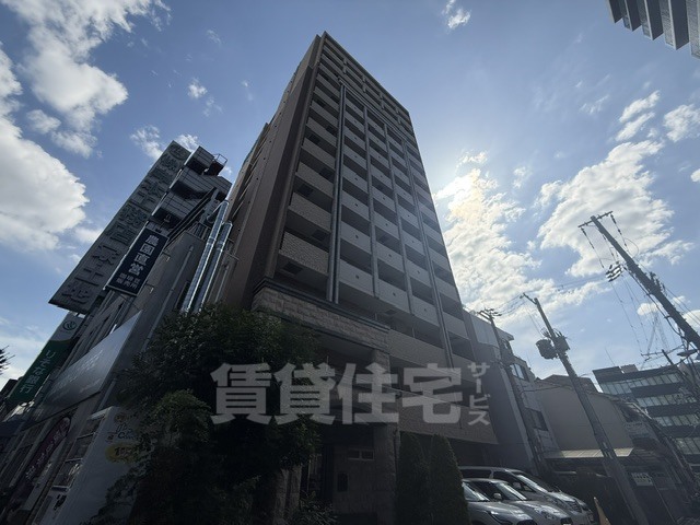 地下鉄御堂筋線 東三国駅 徒歩1分 15階建 築17年の外観写真
