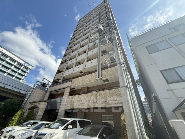 地下鉄御堂筋線 東三国駅 徒歩1分 15階建 築17年の外観写真