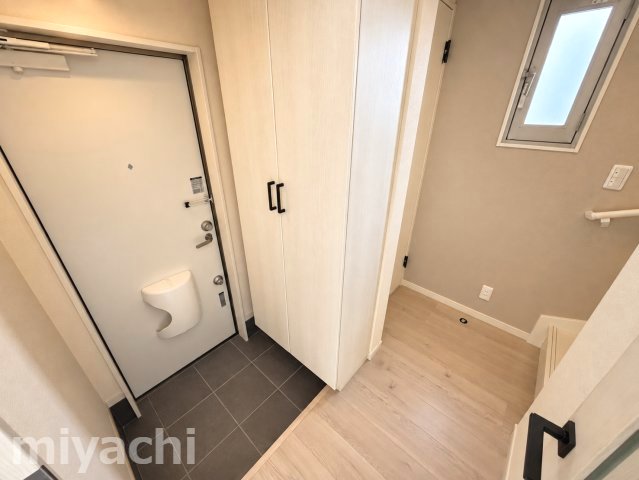 ＪＲ高徳線 徳島駅 徒歩71分 2階建 築5年の玄関写真