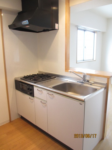 キッチン　※同物件別部屋参考写真