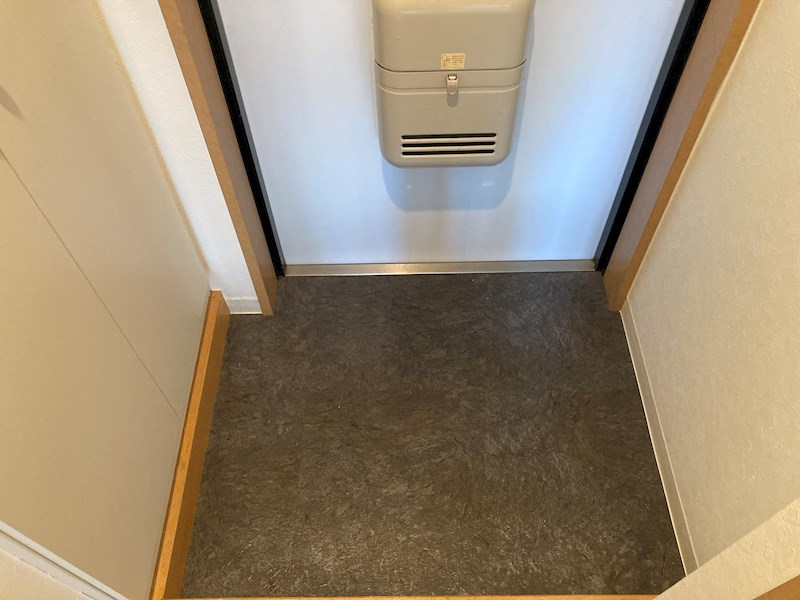 玄関　※同物件別部屋参考写真