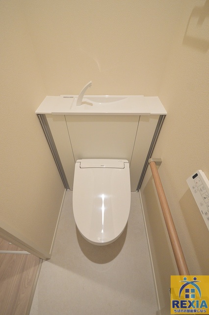 千葉都市モノレール 作草部駅 徒歩6分 2階建 築1年のトイレ写真