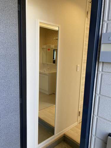 玄関　※同タイプの部屋写真です