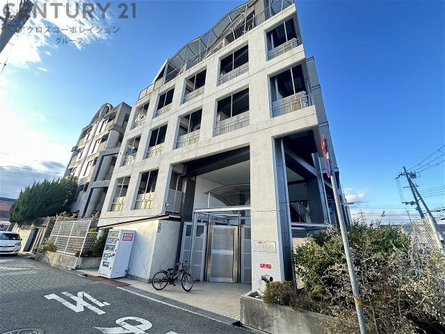 建物外観　オートロックで外部の人間が簡単に出入りできないため安心です。