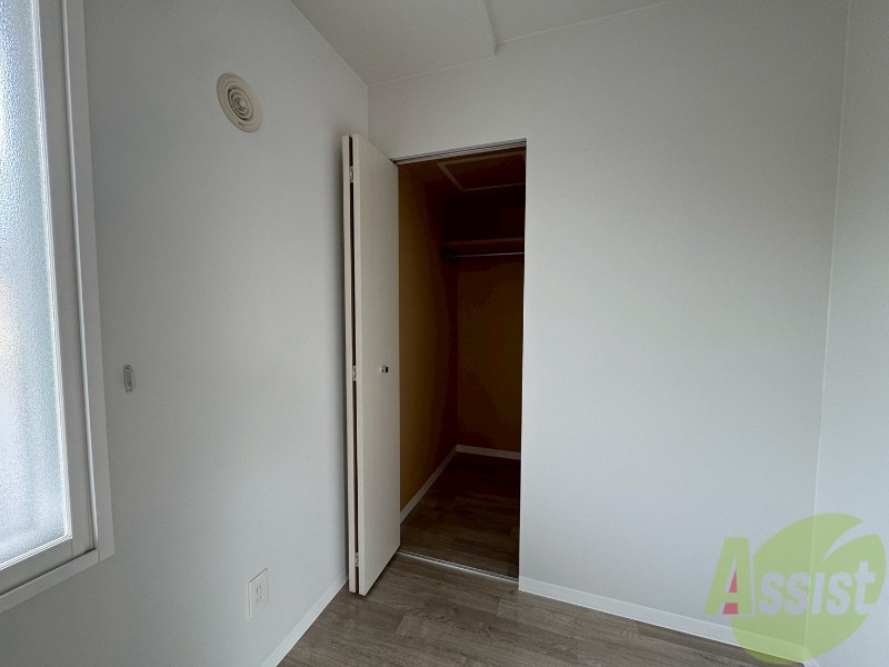 収納　寝室の収納です。部屋がすっきり片付きます。