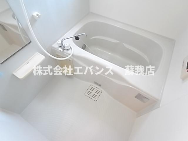 バス・シャワールーム　コンパクトで使いやすいお風呂です