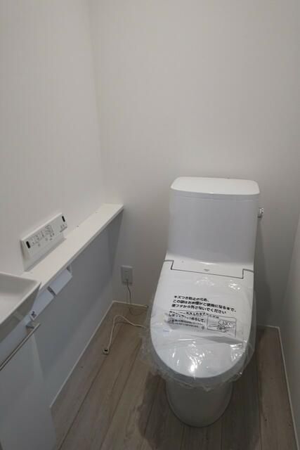 浦賀戸建のトイレ写真