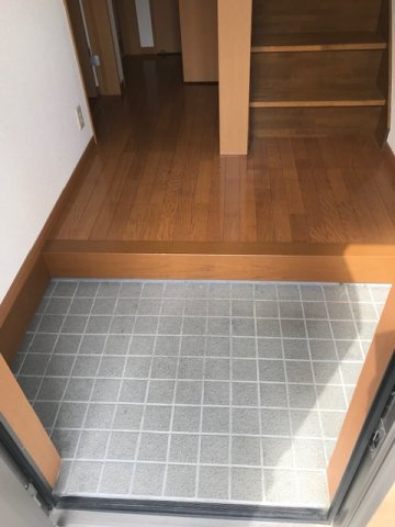 玄関　※同建築会社施工別物件参考写真