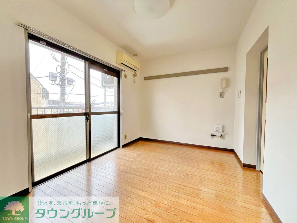 居室・リビング　※別部屋参考写真です
