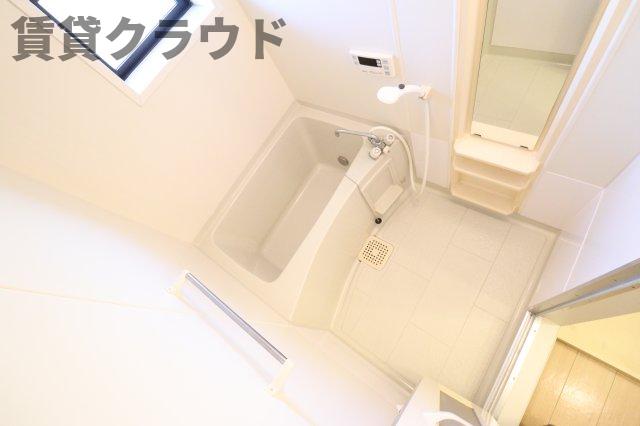 バス・シャワールーム　コンパクトで使いやすいお風呂です