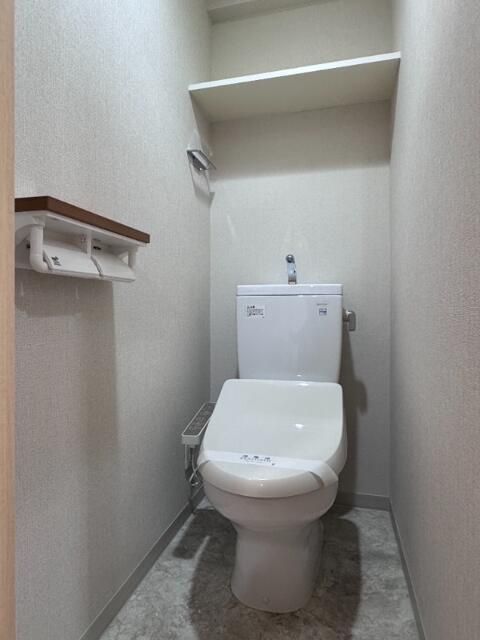 東京メトロ丸ノ内線 東高円寺駅 徒歩12分 11階建 築23年のトイレ写真