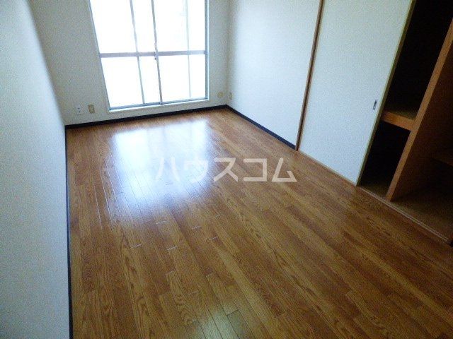メゾンベルウッドの居間写真