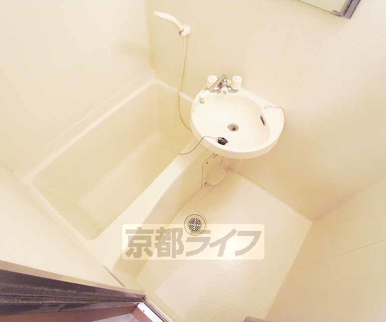 バス・シャワールーム　お風呂も清潔感がございます