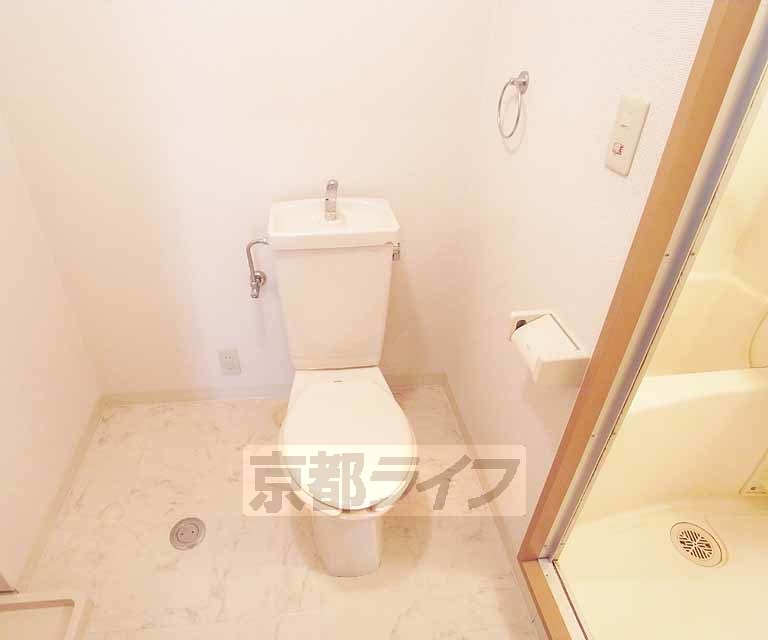 トイレ　トイレ周りも広々していて使いやすいです