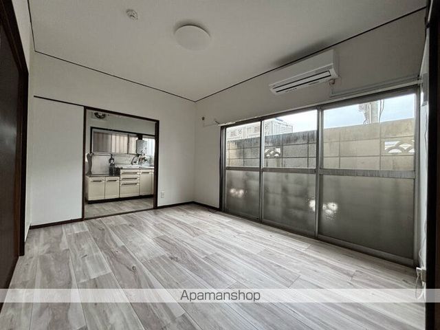市川市大和田四丁目戸建の居間写真