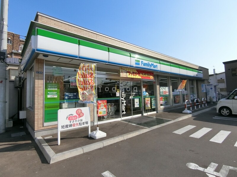 コンビニ　ファミリーマート函館東雲店（コンビニ）まで432m