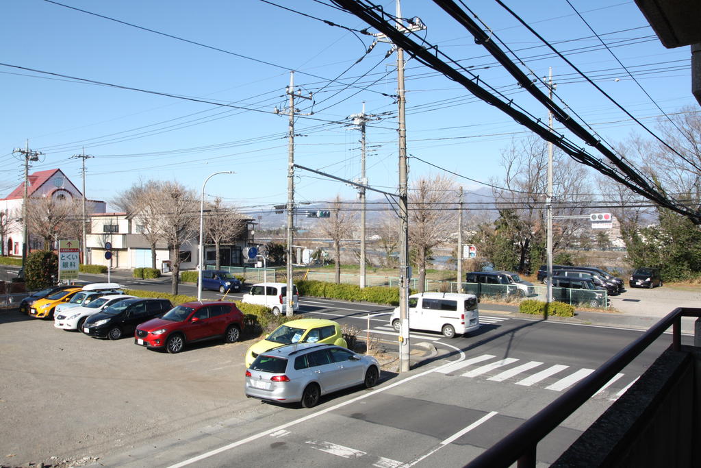 眺望　利根川沿いに位置しています。