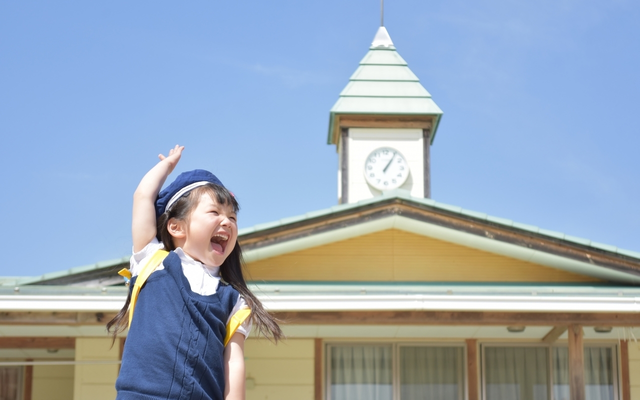 幼稚園・保育園　まいにちほいくえん（車２分）（幼稚園・保育園）まで700m