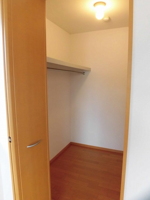 収納　北側洋室のウォークインクローゼット