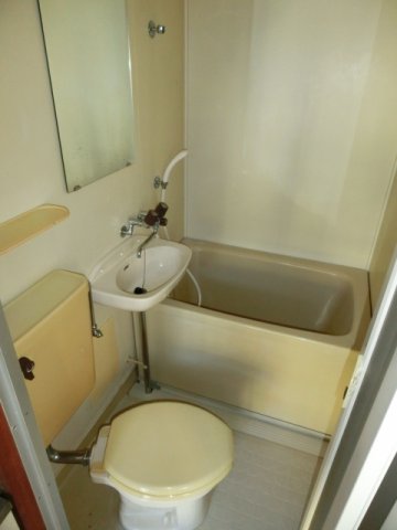 バス・シャワールーム　清潔感のあるバスルーム。