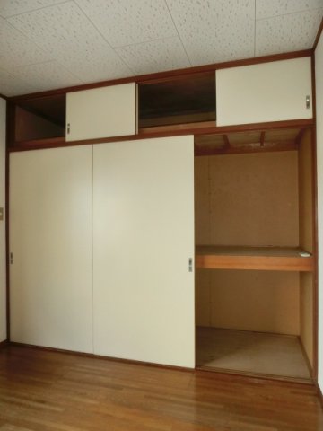収納　押入れタイプの収納スペース。