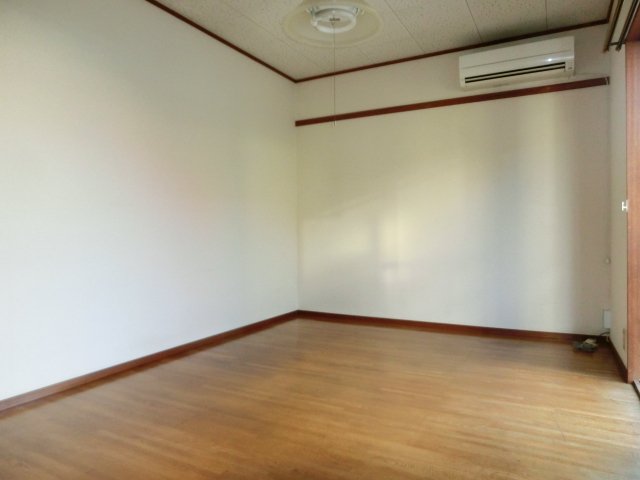 その他部屋・スペース　東向きの明るい寝室スペース。