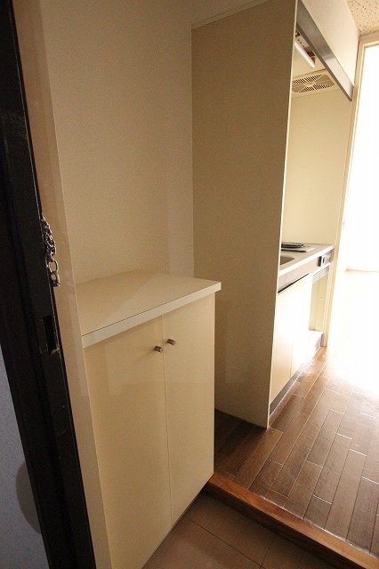玄関　同物件別号室