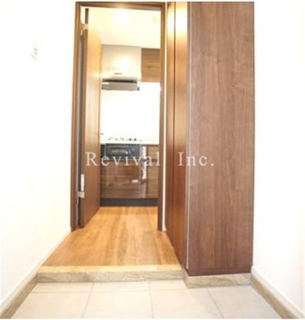 玄関　奥行を感じる玄関部分