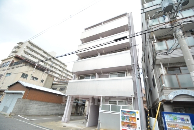 大阪市住之江区北島のマンションの建物外観