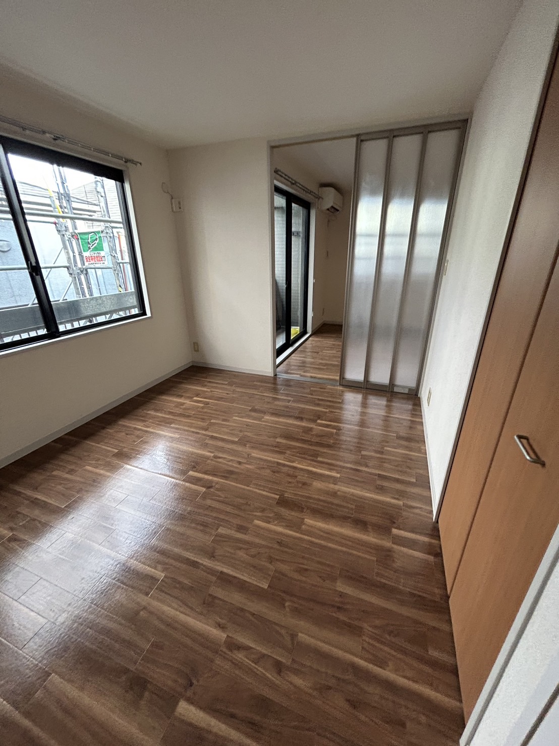 その他部屋・スペース　洋室に明るい陽射しが差し込みます