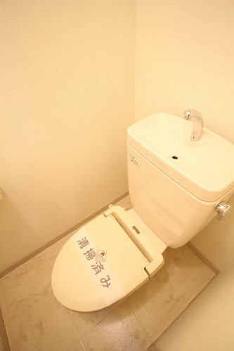 トイレ　ウォシュレット付きのトイレ